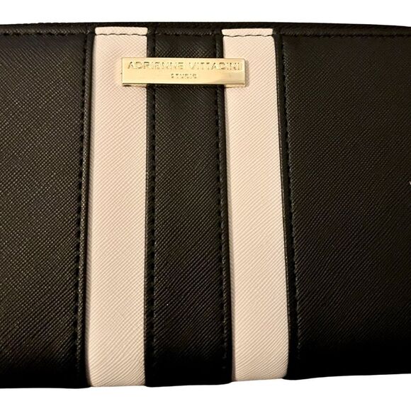 Great🎉 Condition ADRIENNE VITTADINI studio wallet approx 8x4.5- Elegant! - Picture 6 of 9